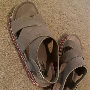 Woman’s Suede taupe sandals